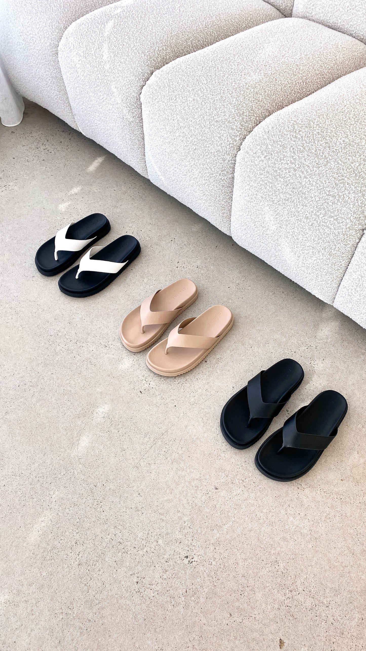 Aila Thong Black