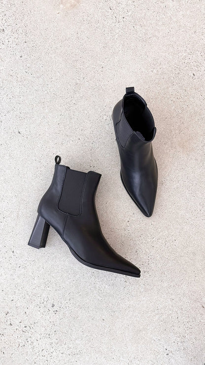 Umiko Boots Black