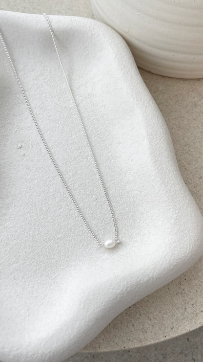 Kimmy Necklace Silver Pearl