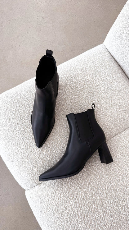 Umiko Boots Black