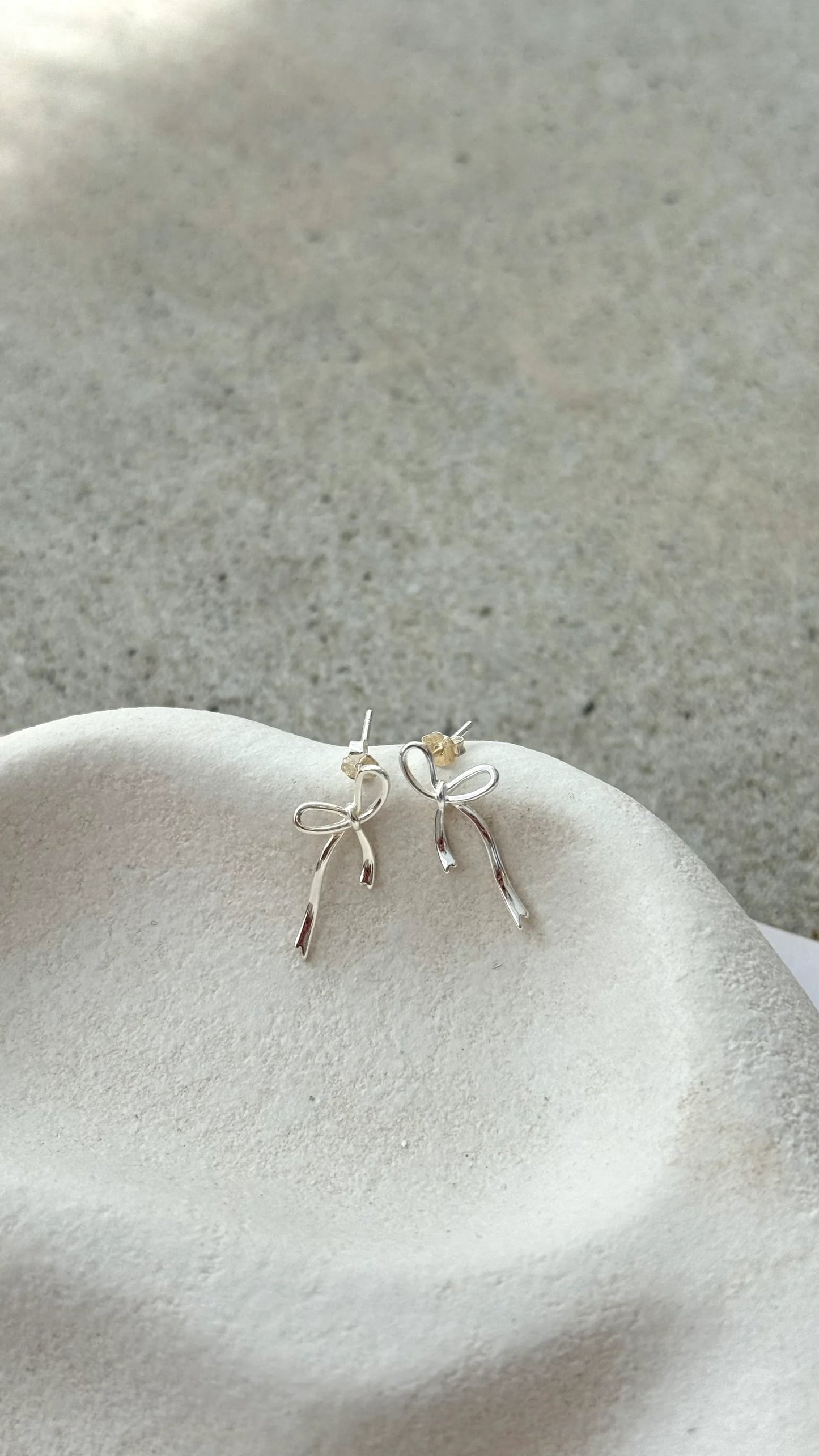 Velika Bow Earrings Silver