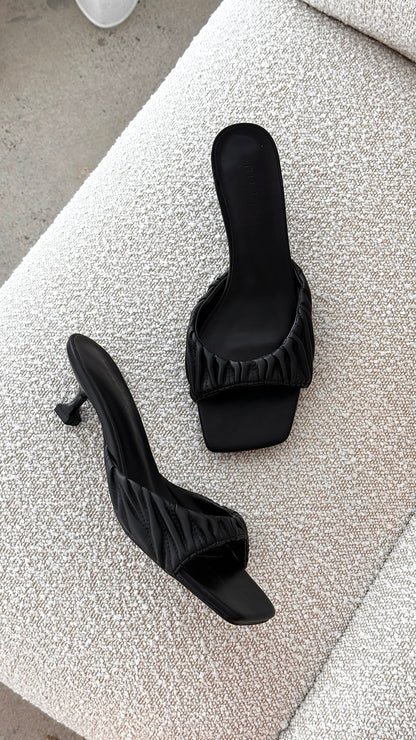 Pilar Heel Black