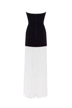 BlackWhite dress with a pleated skirt Parisienne