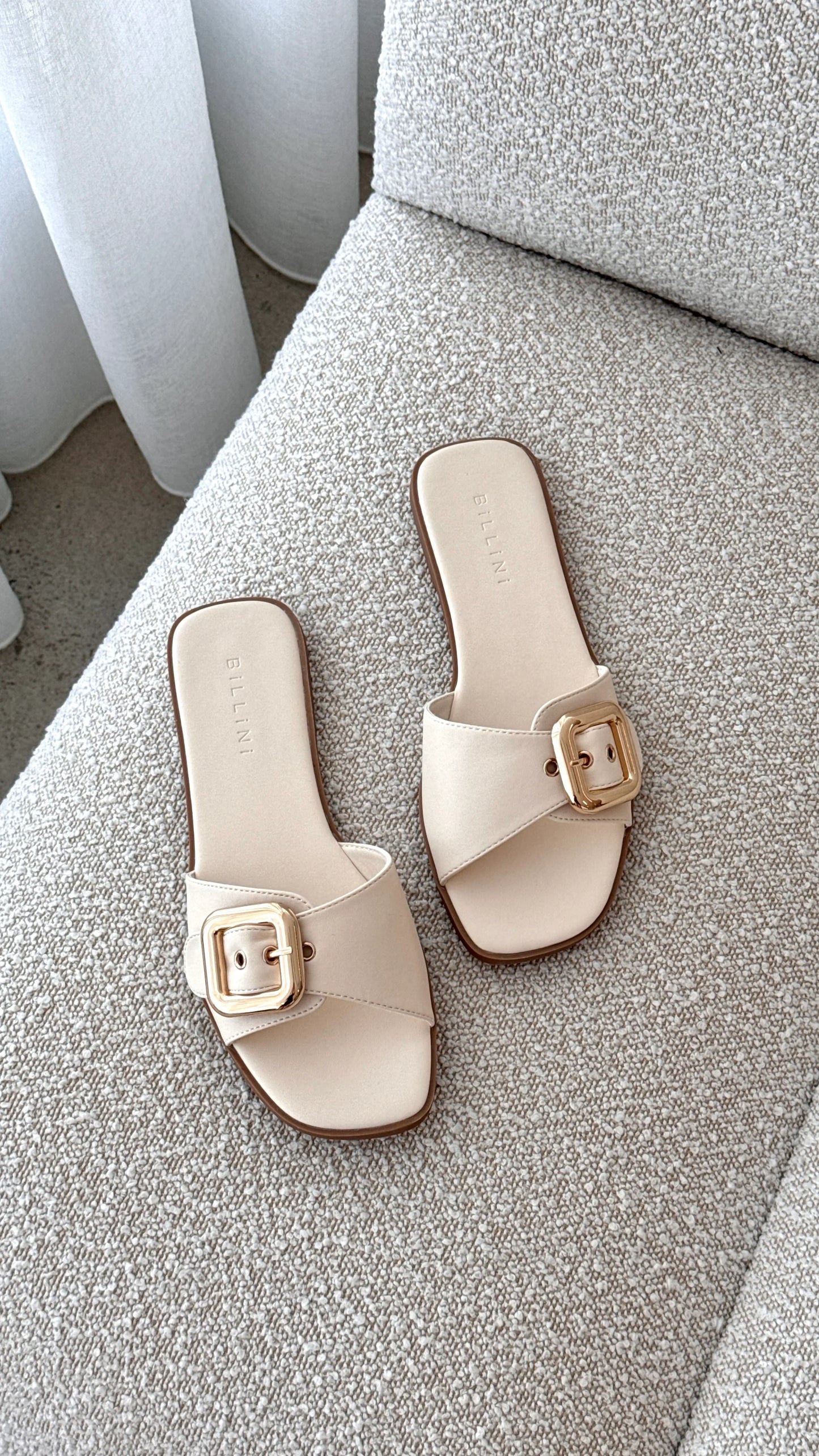 Vasili Slides Bone