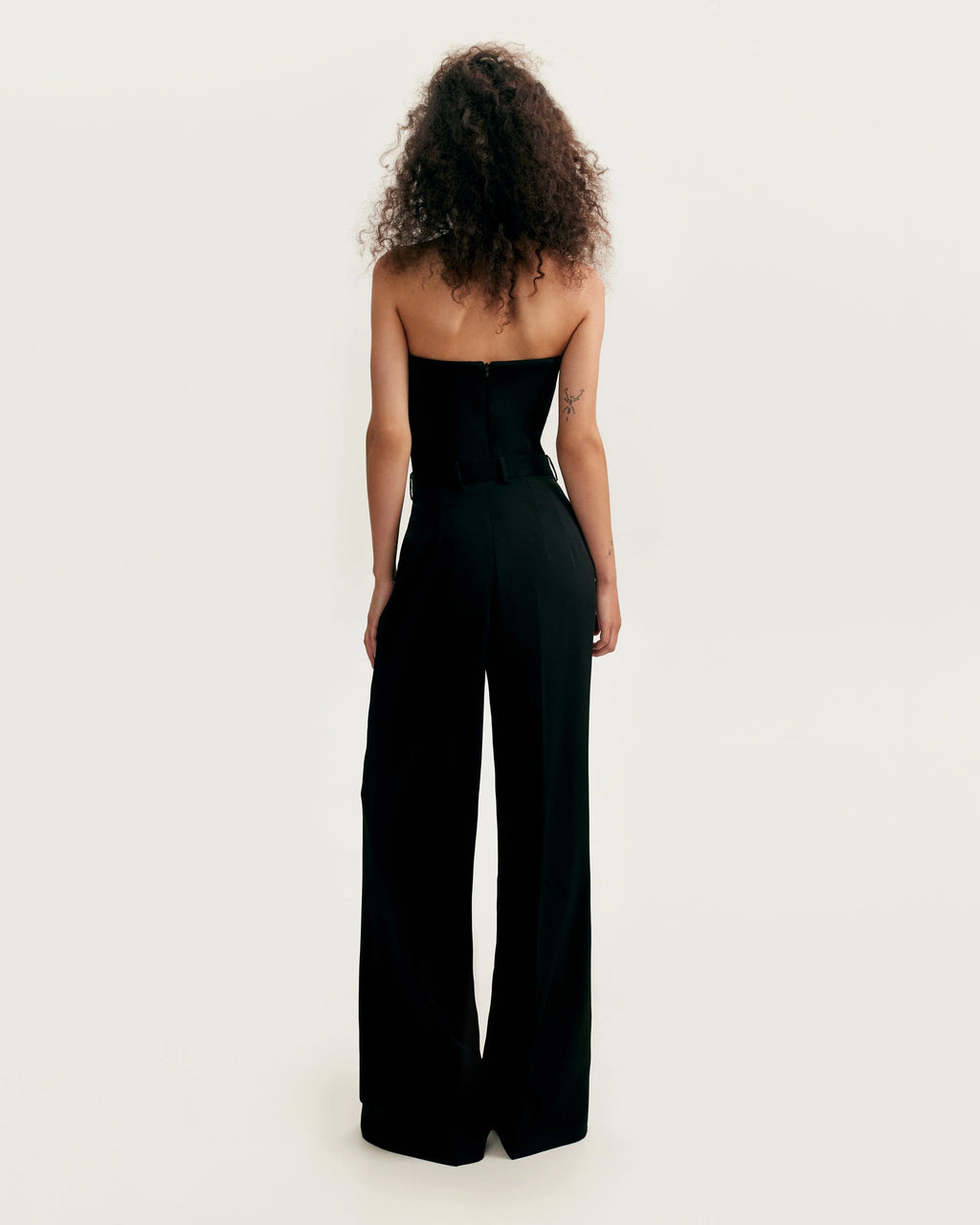 Refined black pants cut from Italian satin Xo Xo