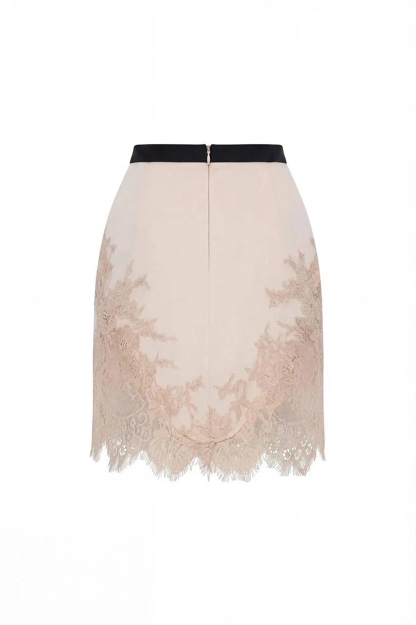 Fitted beige mini skirt adorned with lace Parisienne