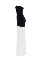 BlackWhite dress with a pleated skirt Parisienne