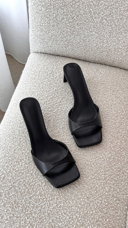 Yadira Heel Black