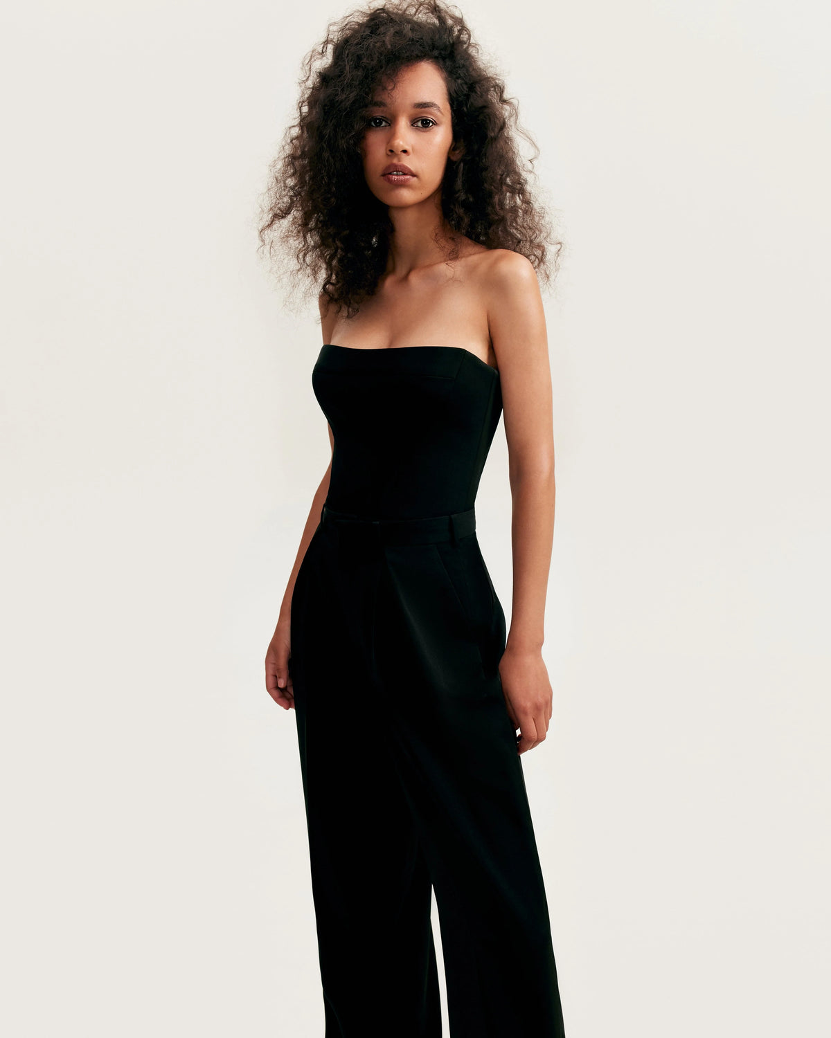 Refined black pants cut from Italian satin Xo Xo