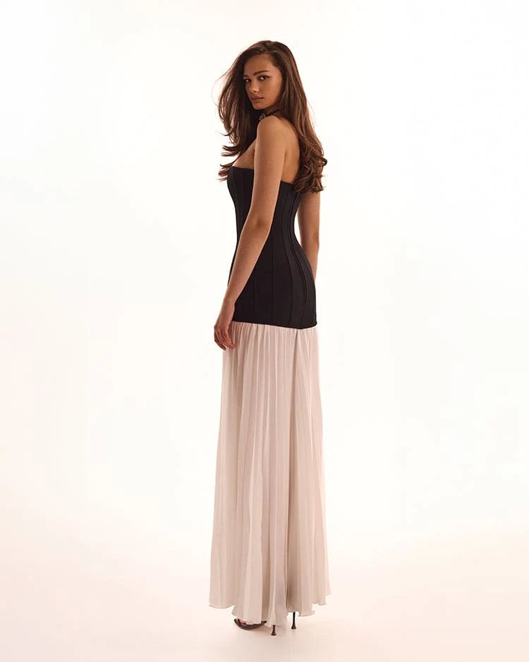BlackWhite dress with a pleated skirt Parisienne