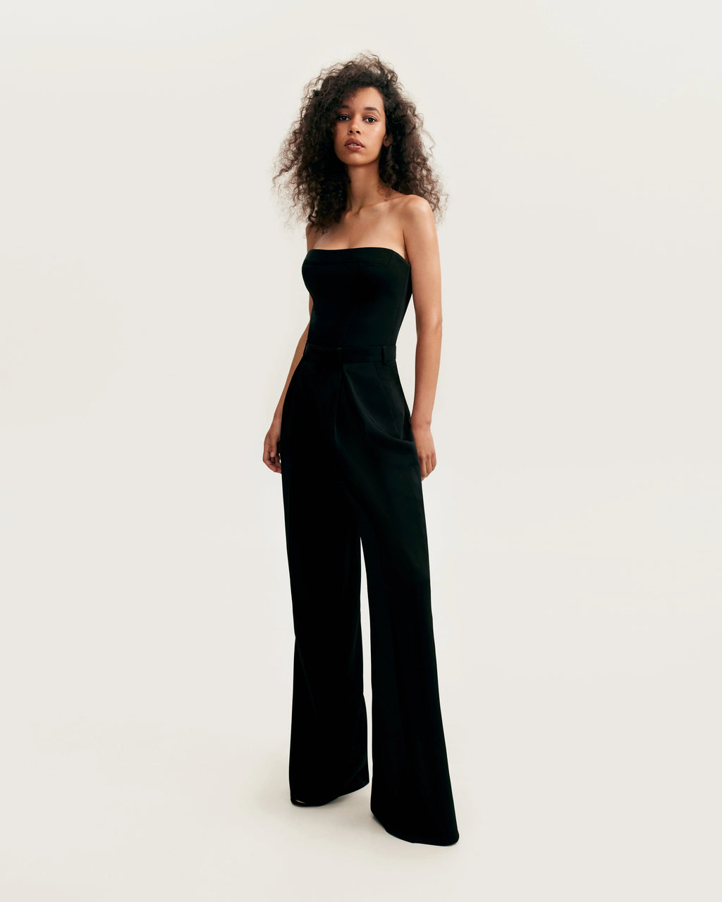 Refined black pants cut from Italian satin Xo Xo