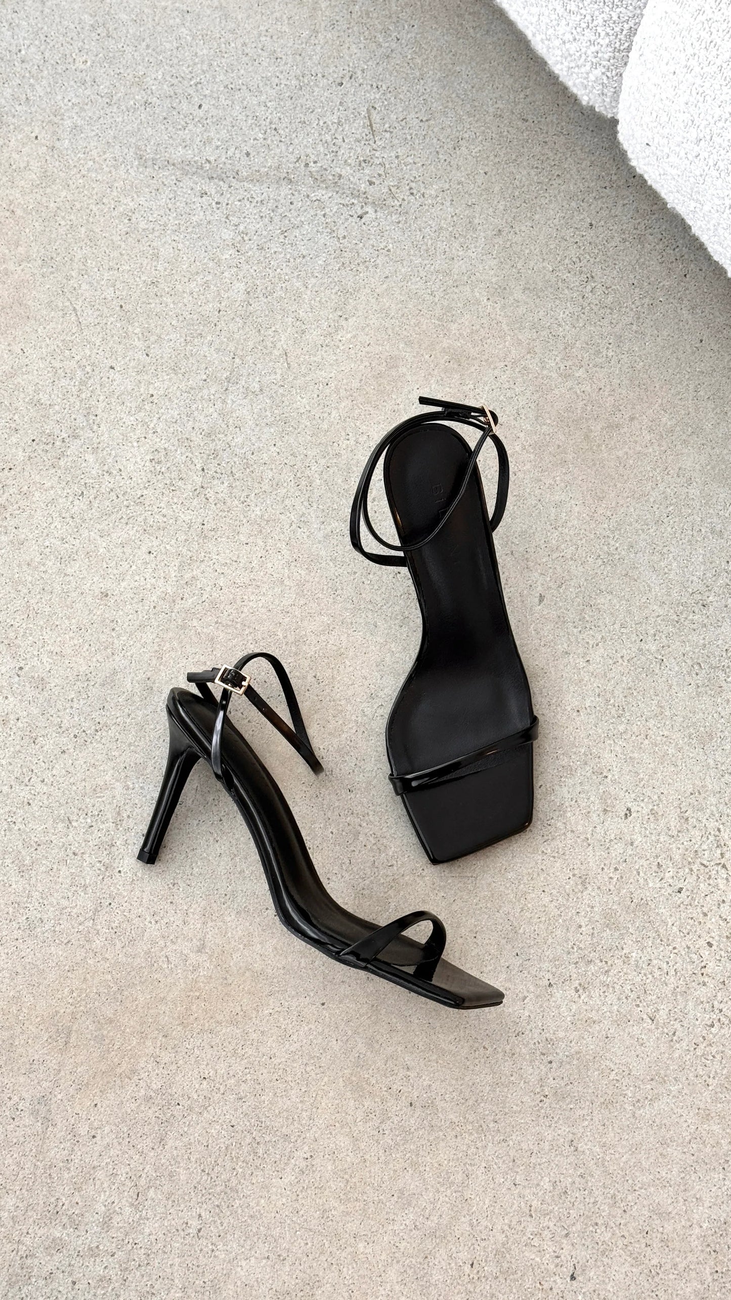 Umaira Heel Black Shine