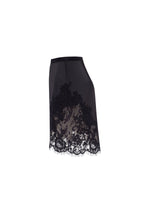 Fitted obsidian mini skirt adorned with lace Parisienne